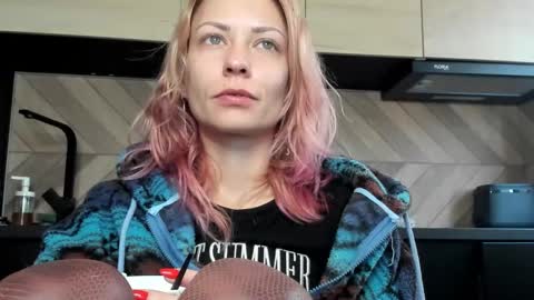 Snapshot of karoline121 chatting on December 2, 2025, 5:57 am karoline121 online show from December 2, 2025, 5:57 am