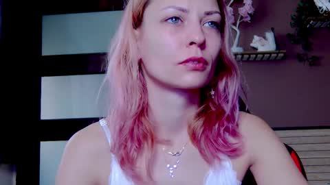 Snapshot of karoline121 chatting on December 4, 2025, 7:06 am karoline121 online show from December 4, 2025, 7:06 am