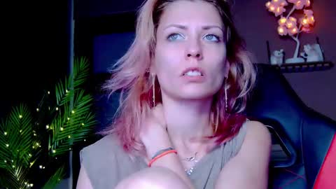 Snapshot of karoline121 chatting on December 5, 2025, 8:38 pm karoline121 online show from December 5, 2025, 8:38 pm