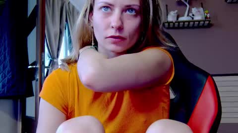 Snapshot of karoline121 chatting on December 14, 2025, 10:42 am karoline121 online show from December 14, 2025, 10:42 am