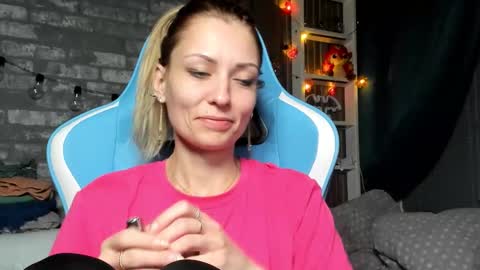 Snapshot of karoline121 chatting on December 15, 2025, 8:46 pm karoline121 online show from December 15, 2025, 8:46 pm