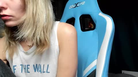 Snapshot of karoline121 chatting on December 17, 2025, 9:10 pm karoline121 online show from December 17, 2025, 9:10 pm