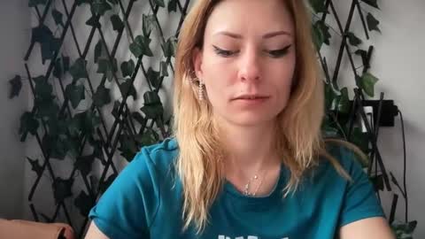 Snapshot of karoline121 chatting on February 6, 2026, 10:18 am karoline121 online show from February 6, 2026, 10:18 am