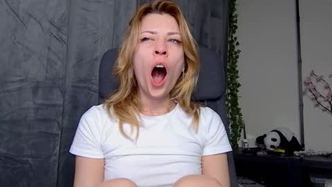 Snapshot of karoline121 chatting on February 7, 2026, 4:27 am karoline121 online show from February 7, 2026, 4:27 am