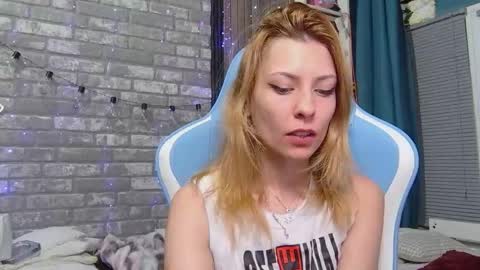 Snapshot of karoline121 chatting on February 10, 2026, 8:35 pm karoline121 online show from February 10, 2026, 8:35 pm