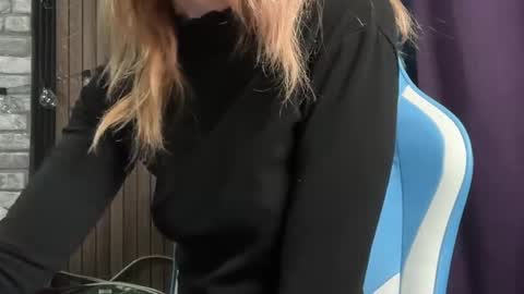 Snapshot of karoline121 chatting on February 19, 2026, 9:00 pm karoline121 online show from February 19, 2026, 9:00 pm