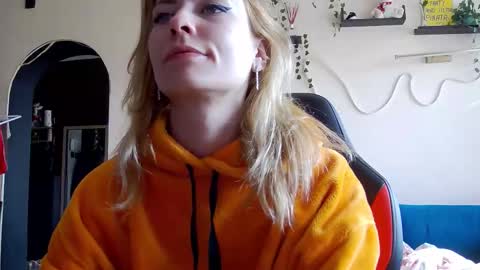 Snapshot of karoline121 chatting on February 25, 2026, 9:19 am karoline121 online show from February 25, 2026, 9:19 am