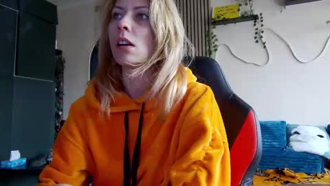 Snapshot of karoline121 chatting on March 1, 2026, 11:01 am karoline121 online show from March 1, 2026, 11:01 am