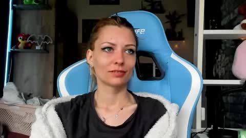 Snapshot of karoline121 chatting on March 16, 2026, 5:44 am karoline121 online show from March 16, 2026, 5:44 am