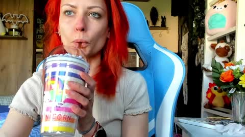 Snapshot of karoline121 chatting on April 5, 2026, 8:00 am karoline121 online show from April 5, 2026, 8:00 am