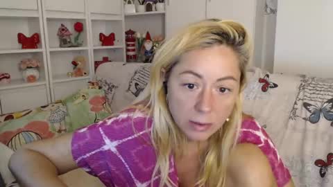 karolynesyera online show from July 23, 2026, 9:13 pm