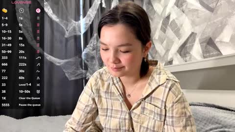 Kira online show from November 3, 2025, 8:37 am