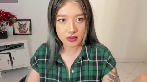 Snapshot of kat_apple chatting on November 22, 2025, 9:14 pm Alicia online show from November 22, 2025, 9:14 pm