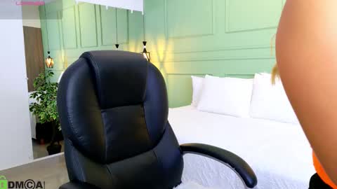 Snapshot of kataliina_18 chatting on March 12, 2026, 12:00 pm Kat online show from March 12, 2026, 12:00 pm