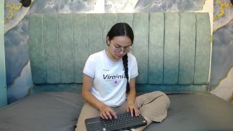 Katalina online show from April 1, 2026, 3:53 pm