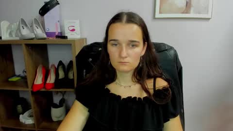 Kate  online show from September 21, 2025, 6:42 pm