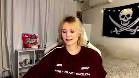 Snapshot of katelyncygrymus chatting on March 31, 2026, 4:07 pm Elwyna online show from March 31, 2026, 4:07 pm