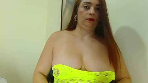 Snapshot of katerineleon chatting on May 3, 2026, 9:43 pm katerineleon online show from May 3, 2026, 9:43 pm