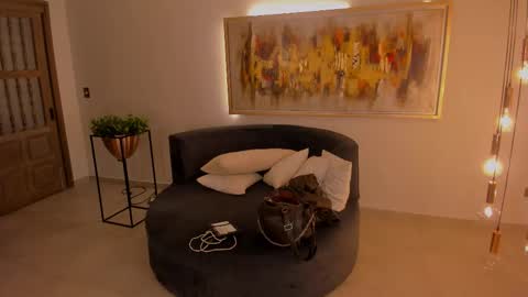 K A T E  online show from November 2, 2025, 7:22 am