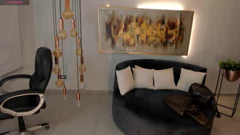 K A T E  online show from December 15, 2025, 11:03 am