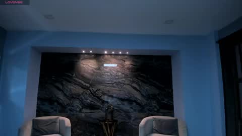 K A T E  online show from April 25, 2026, 12:19 pm