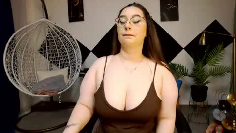 Snapshot of katewalker_ chatting on May 24, 2026, 7:19 pm Kate online show from May 24, 2026, 7:19 pm