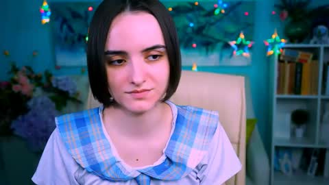 katewillows online show from April 12, 2026, 4:39 am