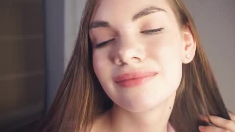 Sofa online show from April 16, 2026, 9:39 pm