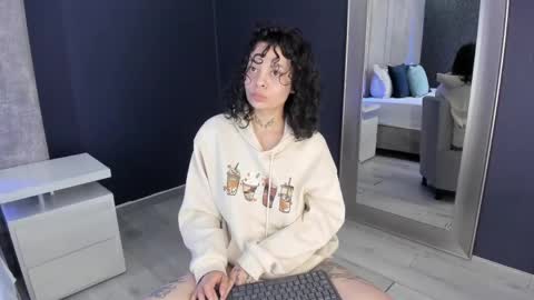 Snapshot of kathegomez_ chatting on April 19, 2026, 2:22 am KatheGomez online show from April 19, 2026, 2:22 am