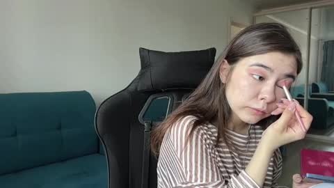 Snapshot of katheleenschraub chatting on May 22, 2026, 8:10 am Elle online show from May 22, 2026, 8:10 am