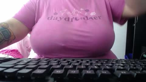Snapshot of kathybigboobsbbw_ chatting on December 20, 2024, 2:16 pm kathybigboobsbbw_ online show from December 20, 2024, 2:16 pm