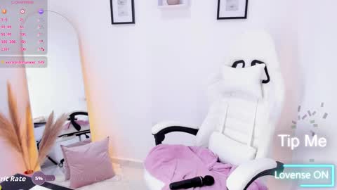 Snapshot of katialips_ chatting on November 19, 2025, 10:54 pm Katia online show from November 19, 2025, 10:54 pm