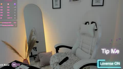 Snapshot of katialips_ chatting on November 22, 2025, 5:56 pm Katia online show from November 22, 2025, 5:56 pm