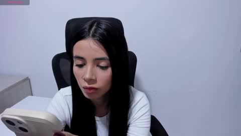 Snapshot of katialips_ chatting on January 16, 2026, 4:44 pm Katia online show from January 16, 2026, 4:44 pm