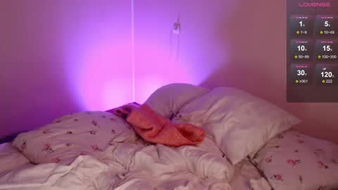 Katie Deville online show from September 29, 2025, 1:11 am