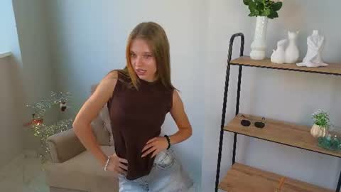Snapshot of katie_hawkins chatting on July 2, 2026, 11:27 am Mary online show from July 2, 2026, 11:27 am