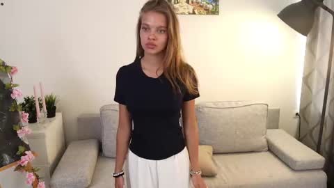 Snapshot of katie_hawkins chatting on July 9, 2026, 6:50 am Mary online show from July 9, 2026, 6:50 am