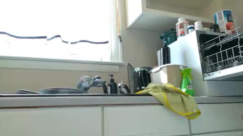 Kate online show from February 10, 2025, 7:38 pm