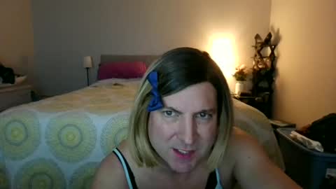 katieutopia online show from November 11, 2025, 4:01 am