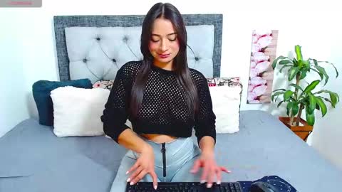 Snapshot of katikloving chatting on September 17, 2025, 12:12 am Follow Instagram katikloving online show from September 17, 2025, 12:12 am