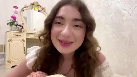 Snapshot of katinaflatau chatting on July 9, 2026, 5:28 pm Rosie online show from July 9, 2026, 5:28 pm