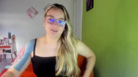 Snapshot of katira333 chatting on December 14, 2025, 10:25 pm katira333 online show from December 14, 2025, 10:25 pm