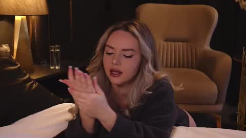 Snapshot of katjolie chatting on February 21, 2025, 8:38 pm KatJolie online show from February 21, 2025, 8:38 pm