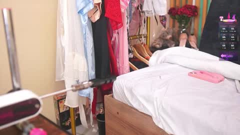 K A T L Y N  online show from November 3, 2025, 6:09 pm