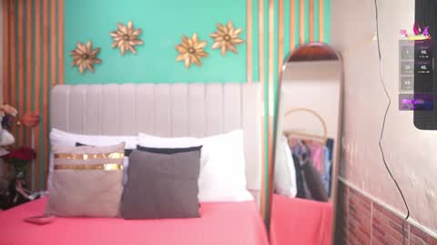 K A T L Y N  online show from December 3, 2025, 7:01 pm