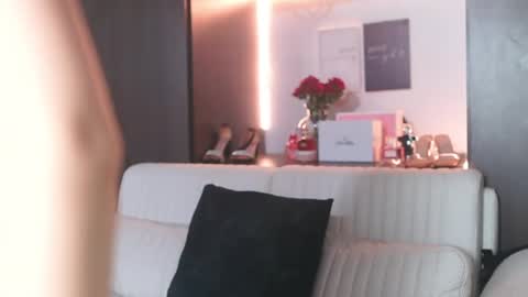 K A T L Y N  online show from April 11, 2026, 6:01 pm