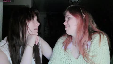 katrine_ine online show from November 14, 2025, 3:44 pm