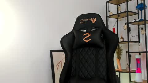 Snapshot of katrinewest chatting on December 26, 2024, 11:46 pm Katrin online show from December 26, 2024, 11:46 pm