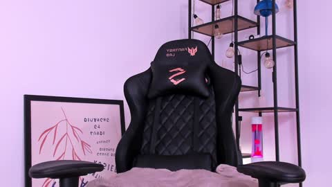 Snapshot of katrinewest chatting on January 5, 2025, 11:01 pm Katrin online show from January 5, 2025, 11:01 pm