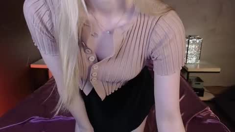 katt_yy online show from September 19, 2025, 5:20 am